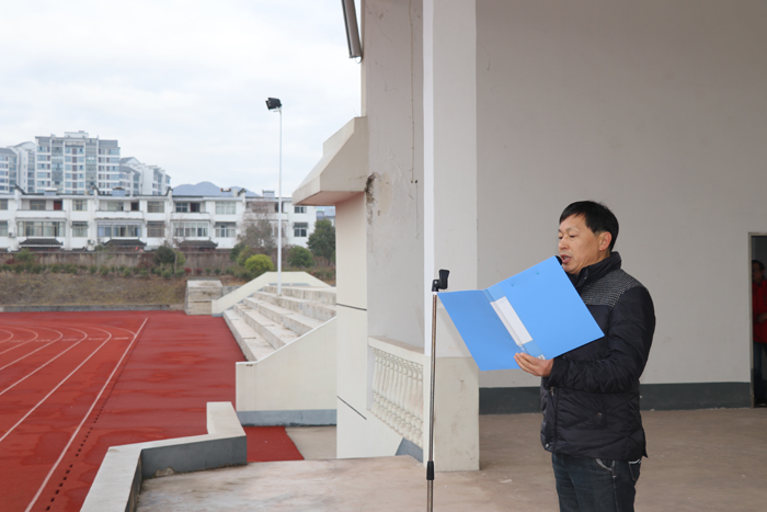 葛有钦宣布喜报.jpg