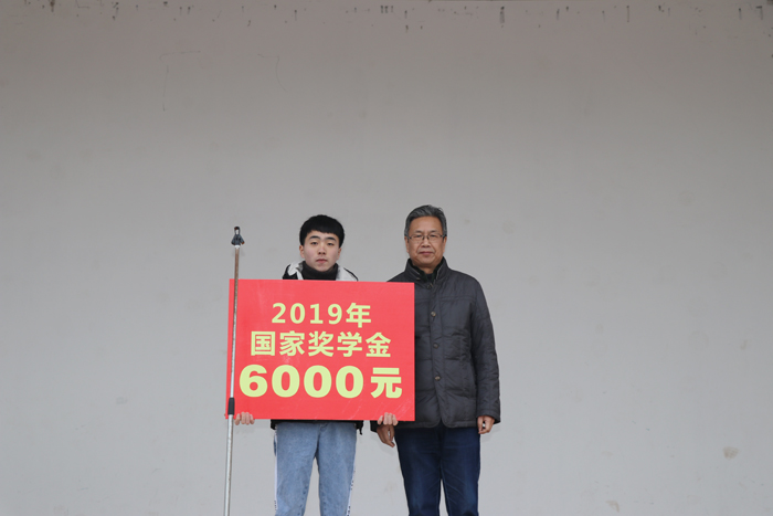 王威麟颁奖.jpg