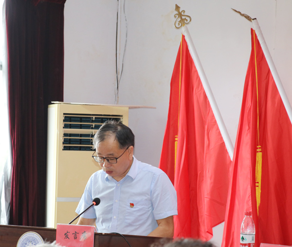 洪明祥宣读选《举办法》.jpg 洪明祥宣读选《举办法》.jpg