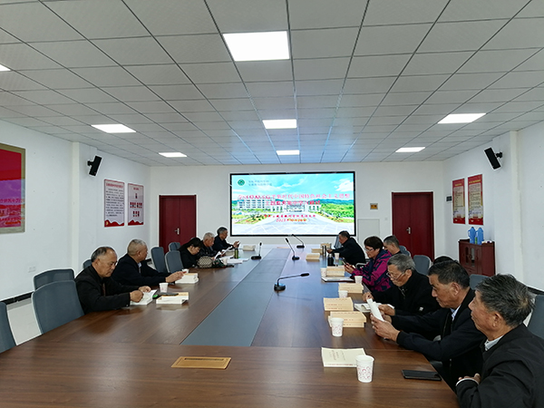 退休支部集中学习研讨1.jpg