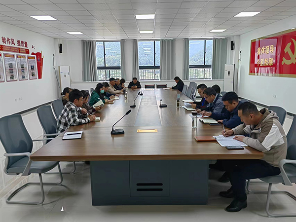 行政支部开展集中学习研讨1.jpg