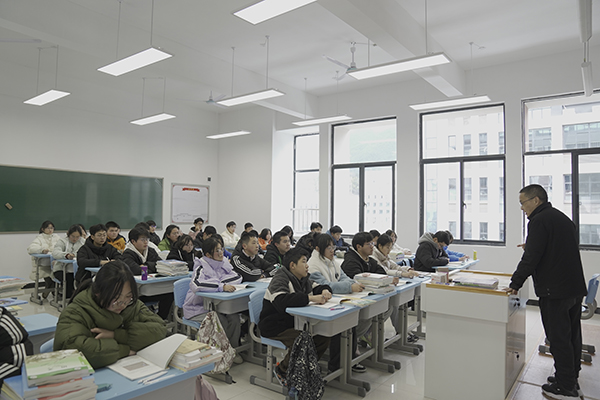 老师备课.jpg