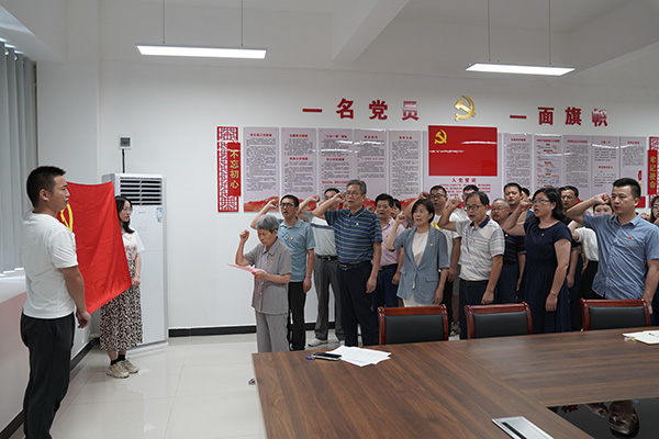 6.重温入党誓词.jpg